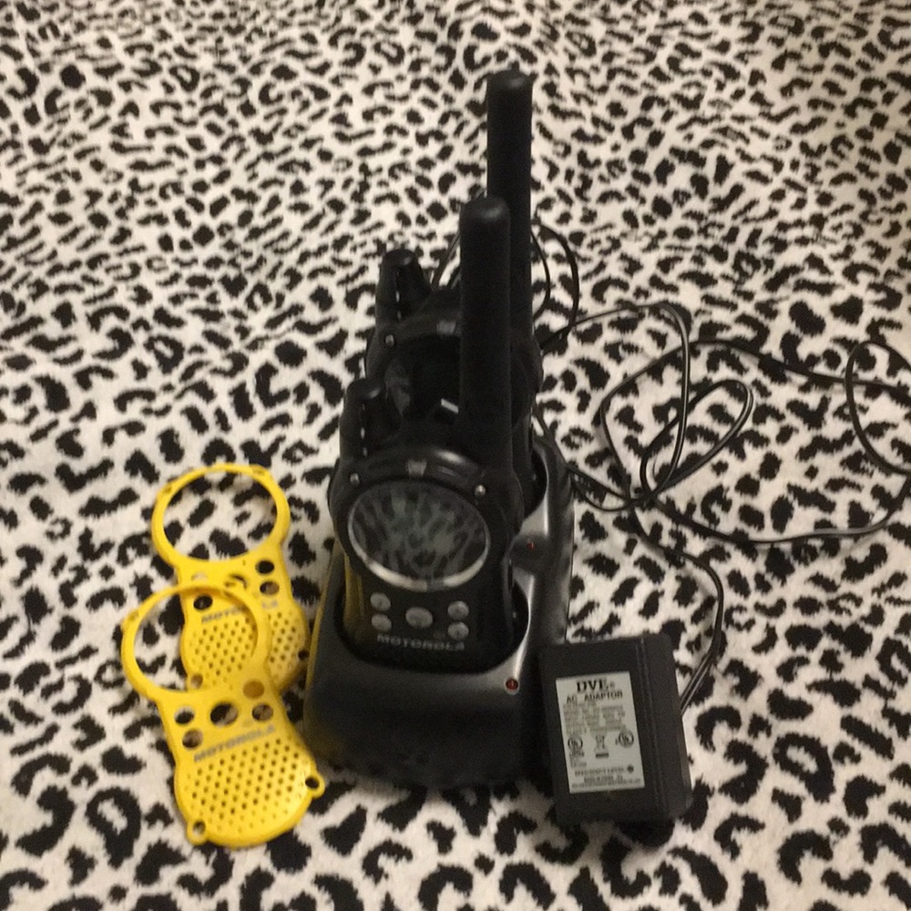 Motorola walkie talkie set